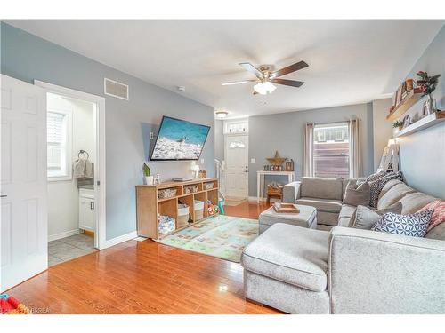 99 Superior Street, Brantford, ON - Indoor Photo Showing Living Room