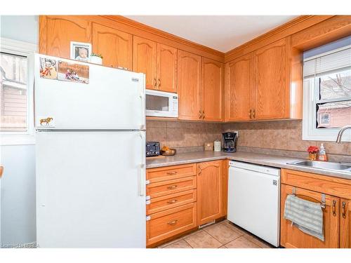 99 Superior Street, Brantford, ON - Indoor Photo Showing Kitchen