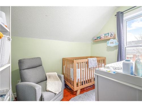 99 Superior Street, Brantford, ON - Indoor Photo Showing Bedroom