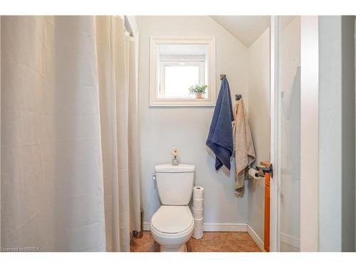 99 Superior Street, Brantford, ON - Indoor Photo Showing Bathroom