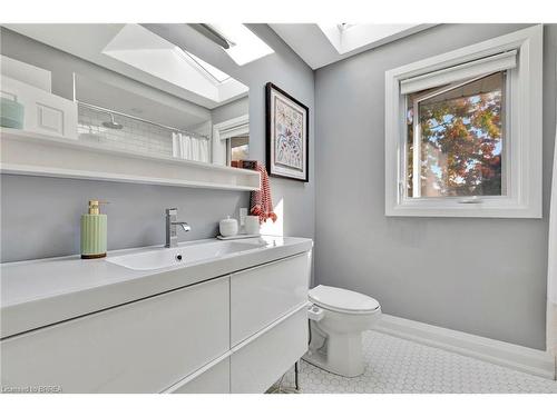 150 Hatton Drive, Ancaster, ON - Indoor Photo Showing Bathroom