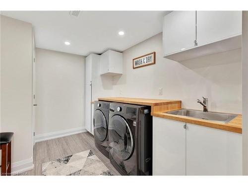 150 Hatton Drive, Ancaster, ON - Indoor Photo Showing Laundry Room