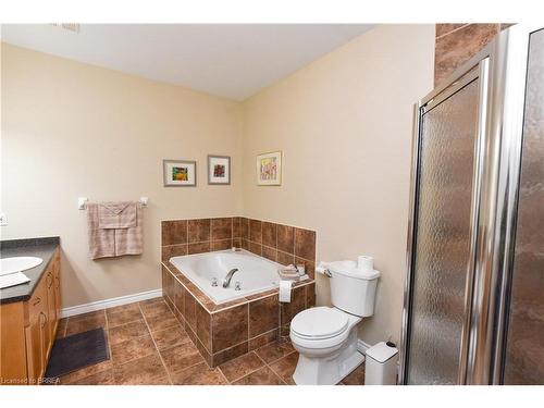 52-10 Cobblestone Drive, Paris, ON - Indoor Photo Showing Bathroom