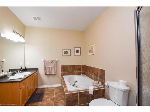 52-10 Cobblestone Drive, Paris, ON - Indoor Photo Showing Bathroom