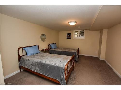 52-10 Cobblestone Drive, Paris, ON - Indoor Photo Showing Bedroom