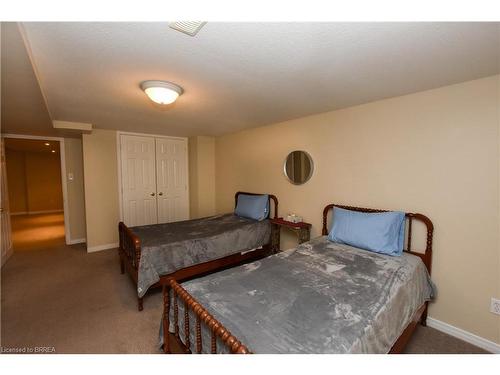 52-10 Cobblestone Drive, Paris, ON - Indoor Photo Showing Bedroom