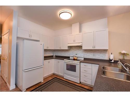 52-10 Cobblestone Drive, Paris, ON - Indoor Photo Showing Kitchen With Double Sink