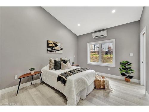 59 Laurel Street, Paris, ON - Indoor Photo Showing Bedroom