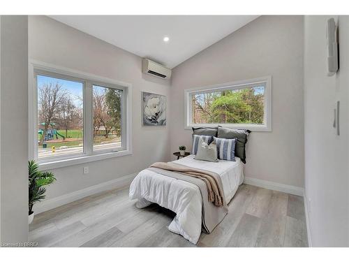 59 Laurel Street, Paris, ON - Indoor Photo Showing Bedroom