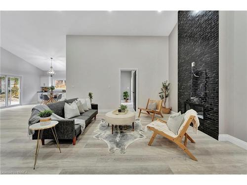 59 Laurel Street, Paris, ON - Indoor Photo Showing Living Room