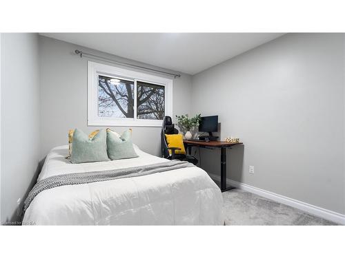 29 Pippin Drive, Brantford, ON - Indoor Photo Showing Bedroom