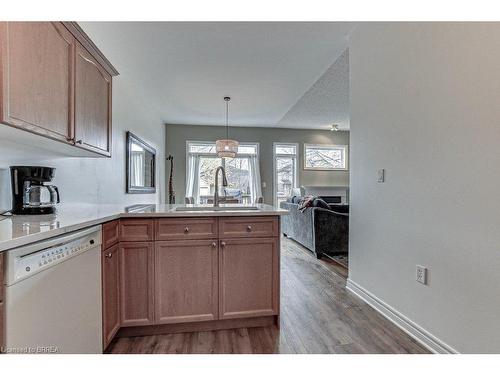 185-2025 Meadowgate Boulevard, London, ON - Indoor Photo Showing Kitchen With Double Sink