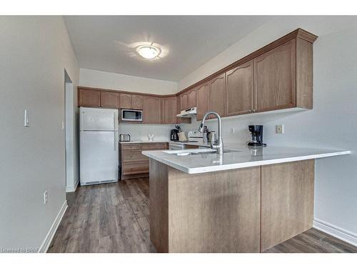 185-2025 Meadowgate Boulevard, London, ON - Indoor Photo Showing Kitchen With Double Sink