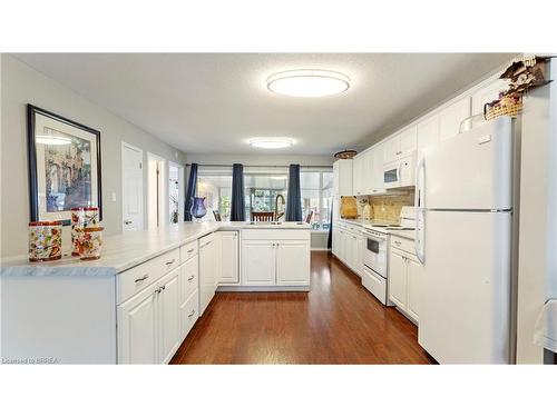 21 Long Point Boulevard, Port Rowan, ON - Indoor Photo Showing Kitchen