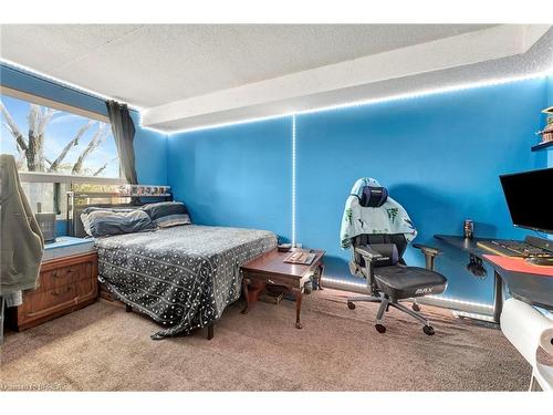 305-88 Tollgate Road, Brantford, ON - Indoor Photo Showing Bedroom