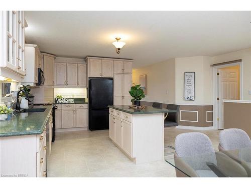 1-25 Cobden Court, Brantford, ON - Indoor Photo Showing Kitchen