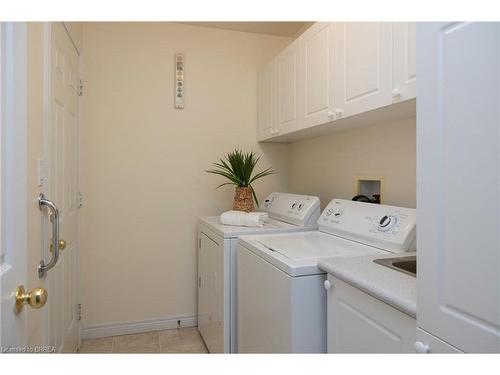 1-25 Cobden Court, Brantford, ON - Indoor Photo Showing Laundry Room