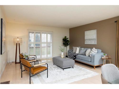 1-25 Cobden Court, Brantford, ON - Indoor Photo Showing Living Room