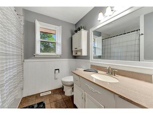 56 Lee Avenue, Simcoe, ON - Indoor Photo Showing Bathroom