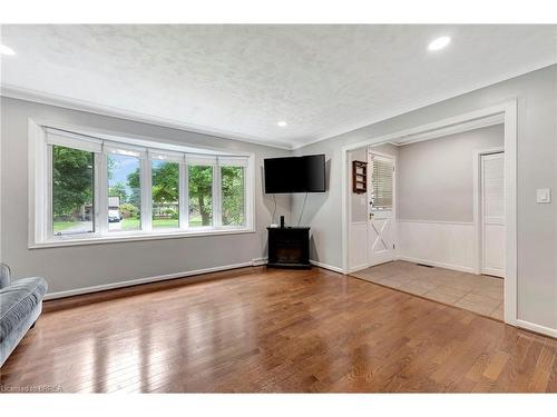 56 Lee Avenue, Simcoe, ON - Indoor Photo Showing Living Room