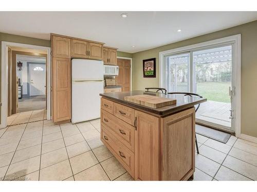 955309 Canning Road, Canning, ON - Indoor Photo Showing Kitchen