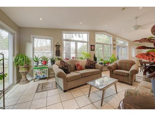 955309 Canning Road, Canning, ON - Indoor Photo Showing Living Room