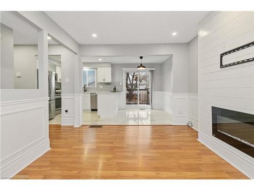 7 Normandy Place, Brantford, ON - Indoor Photo Showing Living Room With Fireplace