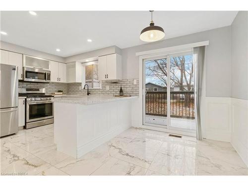 7 Normandy Place, Brantford, ON - Indoor Photo Showing Kitchen With Stainless Steel Kitchen With Upgraded Kitchen