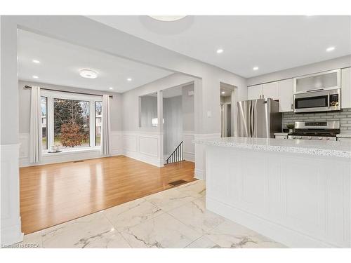 7 Normandy Place, Brantford, ON - Indoor Photo Showing Kitchen With Upgraded Kitchen