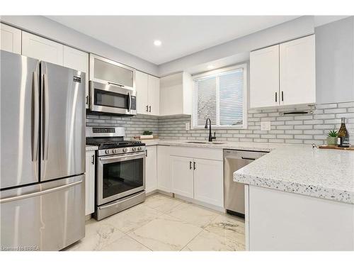 7 Normandy Place, Brantford, ON - Indoor Photo Showing Kitchen With Stainless Steel Kitchen With Upgraded Kitchen