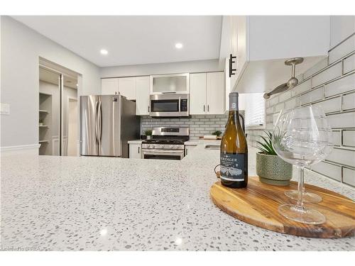 7 Normandy Place, Brantford, ON - Indoor Photo Showing Kitchen