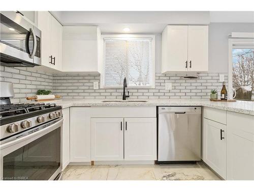 7 Normandy Place, Brantford, ON - Indoor Photo Showing Kitchen With Upgraded Kitchen