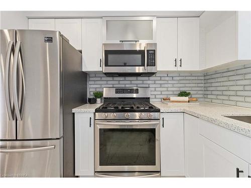 7 Normandy Place, Brantford, ON - Indoor Photo Showing Kitchen