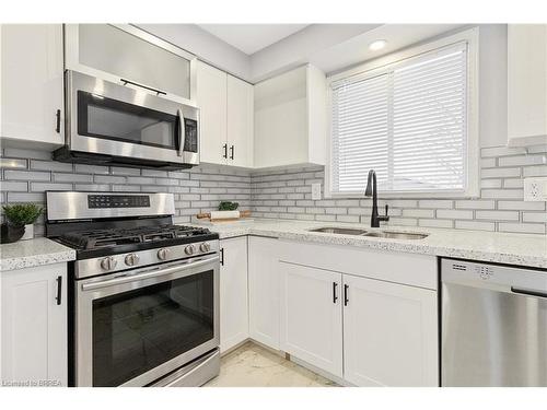 7 Normandy Place, Brantford, ON - Indoor Photo Showing Kitchen With Stainless Steel Kitchen With Double Sink With Upgraded Kitchen