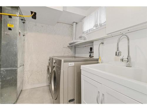 7 Normandy Place, Brantford, ON - Indoor Photo Showing Laundry Room