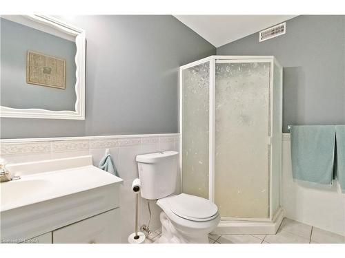 25 Killarney Street, Brantford, ON - Indoor Photo Showing Bathroom