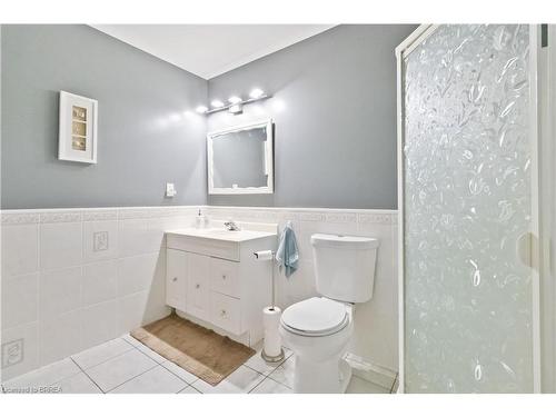 25 Killarney Street, Brantford, ON - Indoor Photo Showing Bathroom