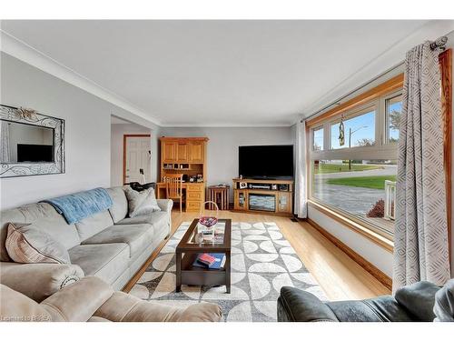 2 Saint Catharine Street, Burford, ON - Indoor Photo Showing Living Room