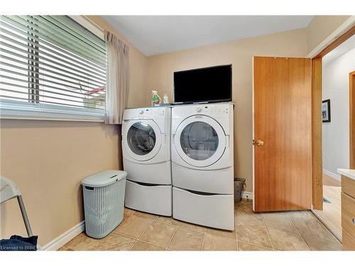 2 Saint Catharine Street, Burford, ON - Indoor Photo Showing Laundry Room