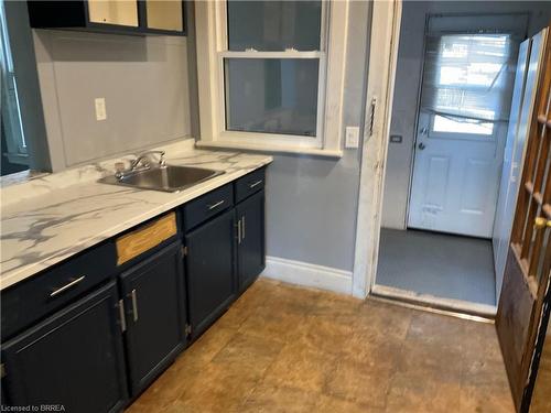 31 Mckinstry Street, Hamilton, ON - Indoor Photo Showing Kitchen