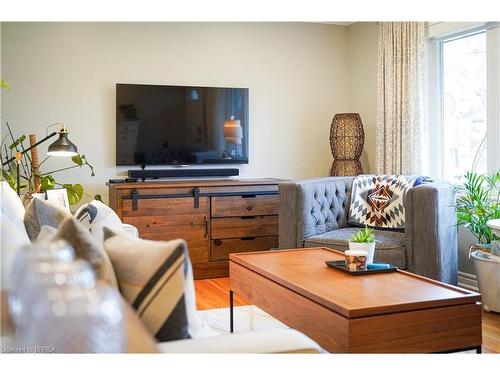 71 Norman Street, Brantford, ON - Indoor Photo Showing Living Room