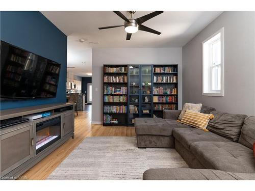 608 Upper James Street, Hamilton, ON - Indoor Photo Showing Living Room