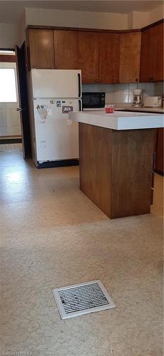 17 Forest Road, Brantford, ON - Indoor Photo Showing Kitchen