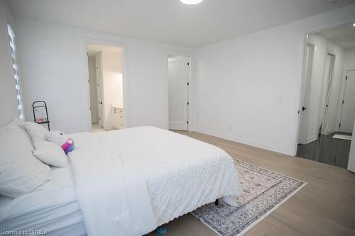 14 Bowen Place, Oakland, ON - Indoor Photo Showing Bedroom