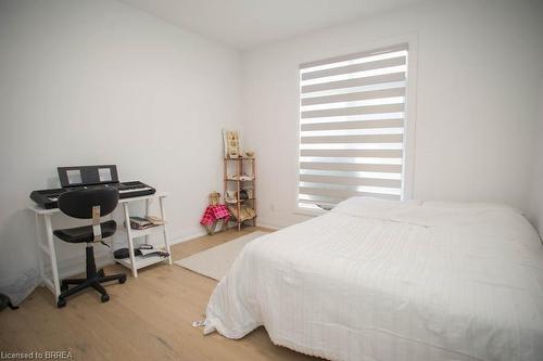 14 Bowen Place, Oakland, ON - Indoor Photo Showing Bedroom