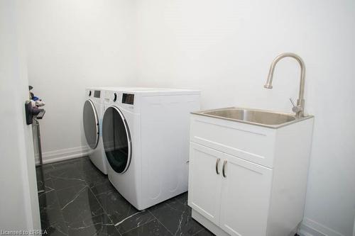 14 Bowen Place, Oakland, ON - Indoor Photo Showing Laundry Room