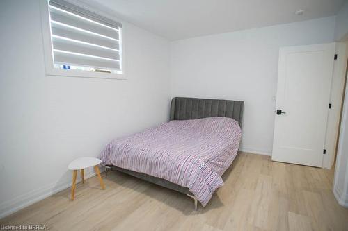 14 Bowen Place, Oakland, ON - Indoor Photo Showing Bedroom