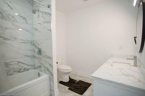 14 Bowen Place, Oakland, ON - Indoor Photo Showing Bathroom