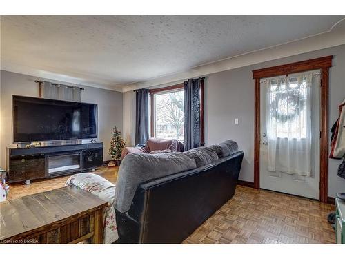 77 Fourth Avenue, Aylmer, ON - Indoor Photo Showing Living Room