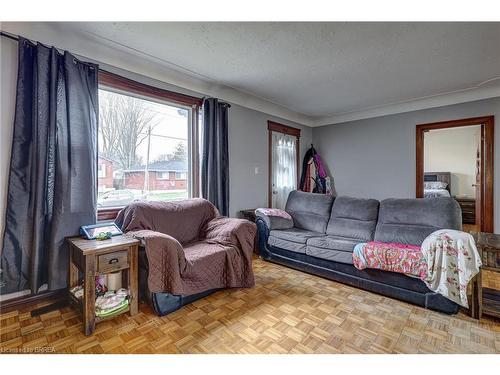 77 Fourth Avenue, Aylmer, ON - Indoor Photo Showing Living Room